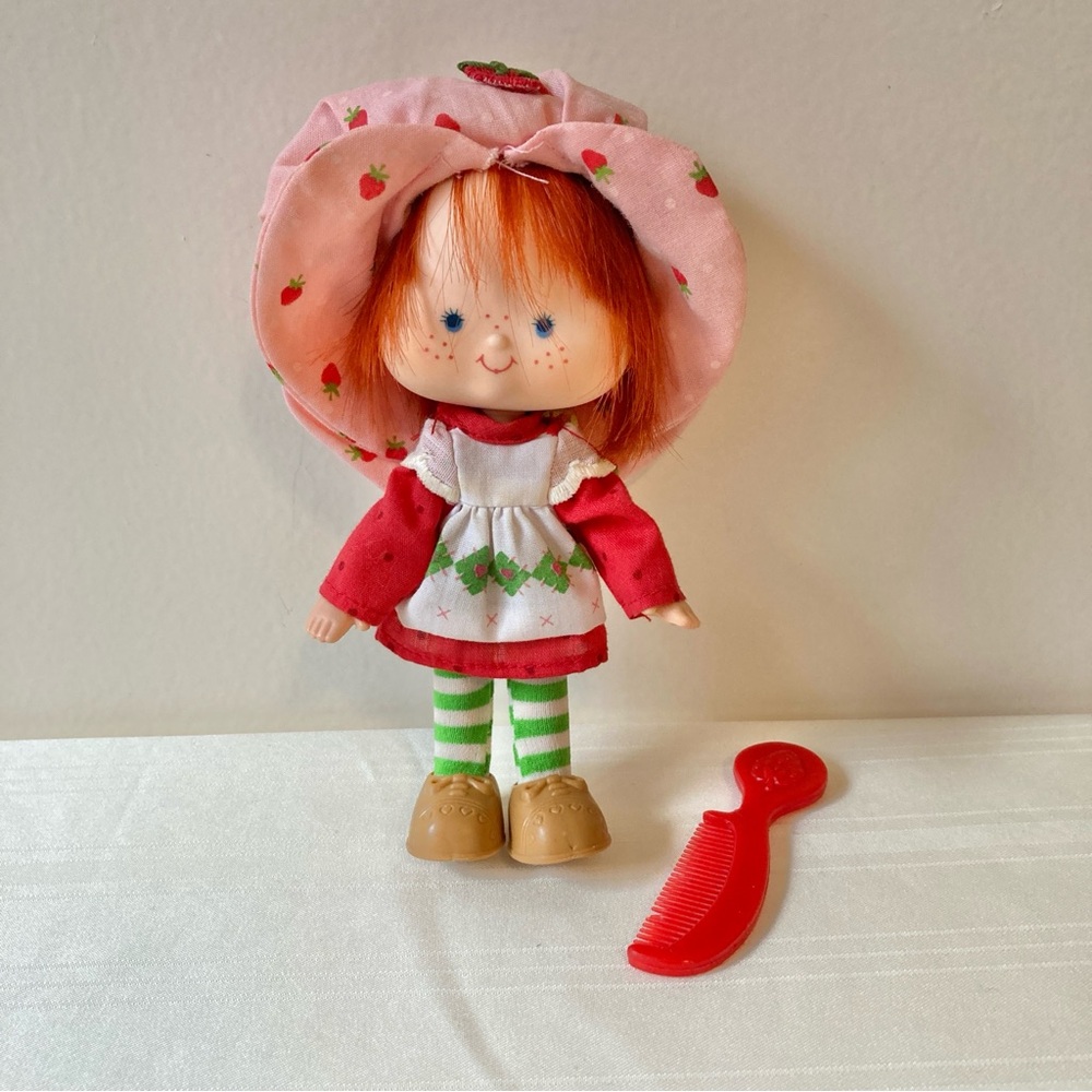 Vintage Strawberry Shortcake Doll Original 1st Edition with Flat Hands